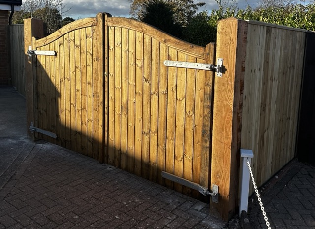 /images/services/fencing13.jpeg